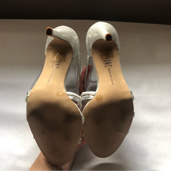 Silver heels - Picture 2 of 2